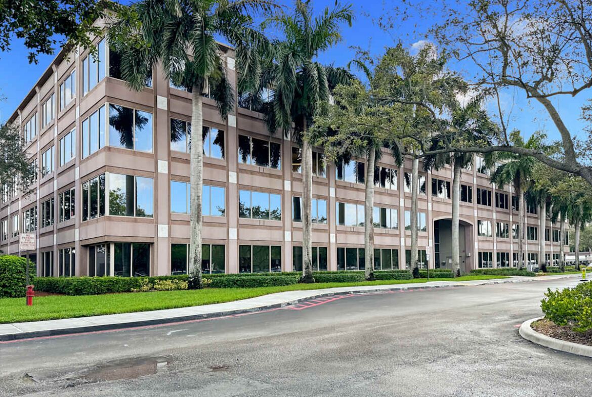 Regus (IWG) Crossroads I Plantation