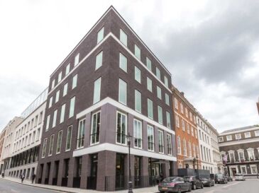 IWG 8 St James's Square The Clubhouse